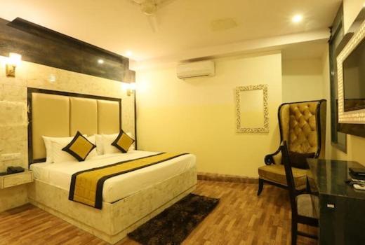 Hotel Plazzo Ню Делхи Екстериор снимка